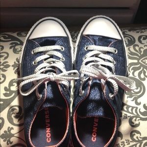 Kids size 2 converse